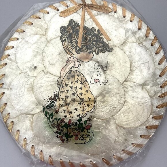 NEW PRECIOUS MOMENTS VINTAGE RARE “GOD IS LOVE” CAPRIZ SHELL CORK HANGING WALL D - Picture 1 of 6